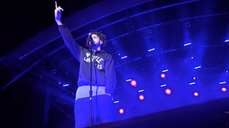 J. Cole Performs Biggie’s “Hypnotize” J. Cole Performs Biggie’s “Hypnotize”