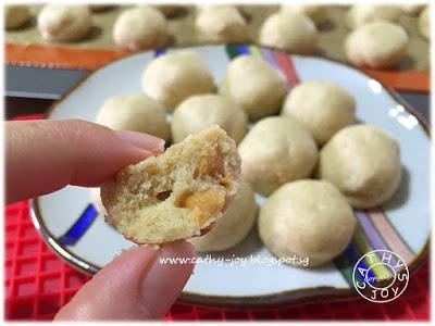 Wholemeal White Chocolate Chips Almond Cookies