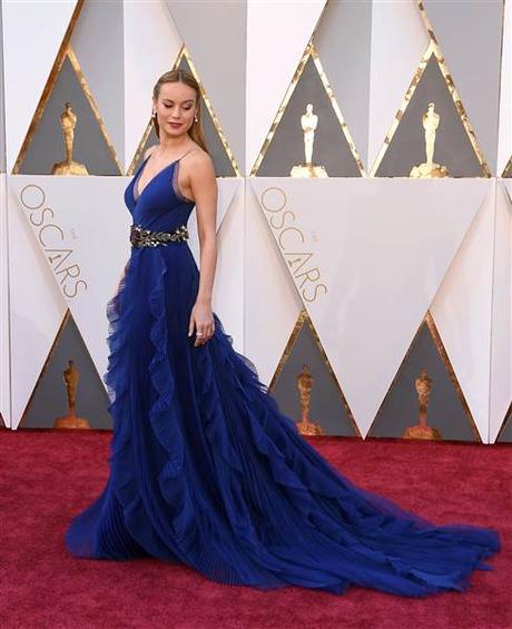 Oscars Frocks 2016 - Arachnophobia, Amputees and the Emperor's New Clothes