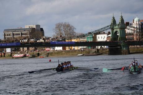 Both crews looking good before Hammersmith Bridge. Pic by Ian Howell.