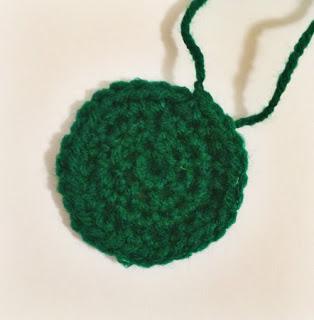 Free Crochet Pattern:  Keepsake Holiday Wreath Photo Frame Ornament