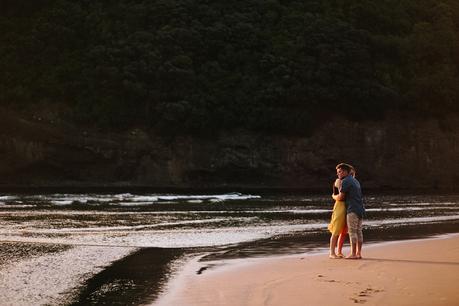 When photographers get engaged! A gorgeous beachfront engagement with Lato Photography