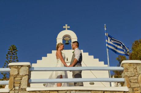 A  symbolic - chapel  wedding in Mykonos