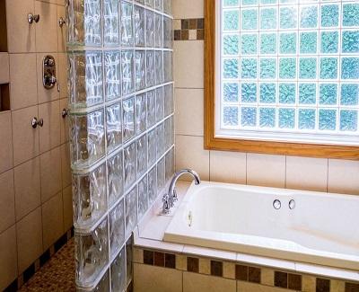 Tips on Choosing the Right Bathtubs for Small Bathrooms bathtub1