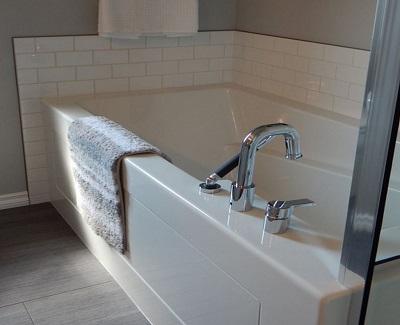 Tips on Choosing the Right Bathtubs for Small Bathrooms bath tub