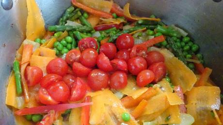 pasta-primavera-bowtie-farfalle-vegetarian-vegetables-asparagus-carrots-olive-oil-