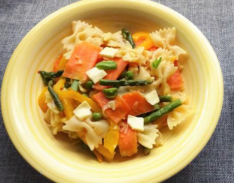 pasta-primavera-vegetables-vegetarian-lunch-bowtie-farfalle-asparagus-carrots-bell pepper-