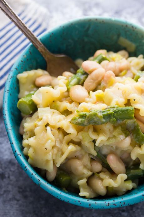 One Pot White Bean Pasta with Leeks and Asparagus One Pot White Bean Pasta with Leeks and Asparagus