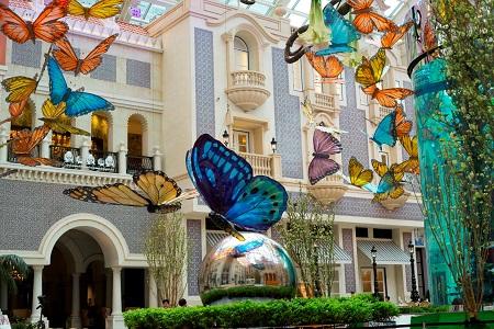 MGM MACAU brings appreciation for art that is fun for everyone Over 160 vibrant Monarch and Morpho butterflies made in synthetic glass hover around the Grande Praça at MGM MACAU, making it the perfect indoor garden for quality time with friends and family.