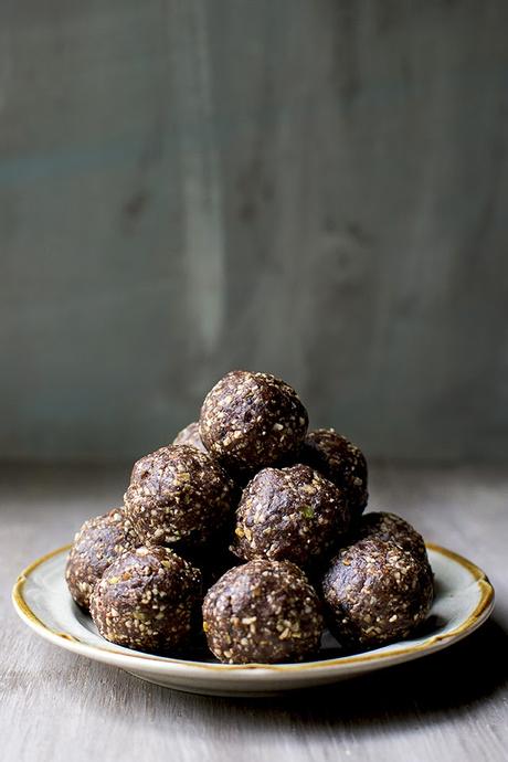 Vegan Chocolate Date Energy balls