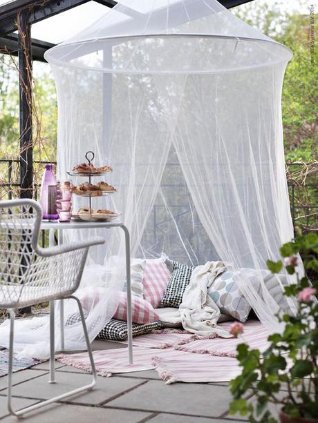 A family friendly backyard! How fun! This would be great for spending quality time with my baby girl! Mom and daughter date without leaving the house!:
