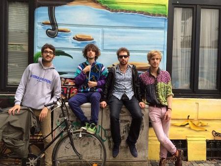 Itchy Teeth: Time Machine Itchy Teeth: Time Machine