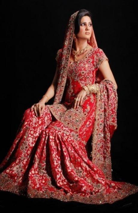 5 Best Indian Bridal Dresses for Every Type of Bride 5 Best Indian Bridal Dresses for Every Type of Bride