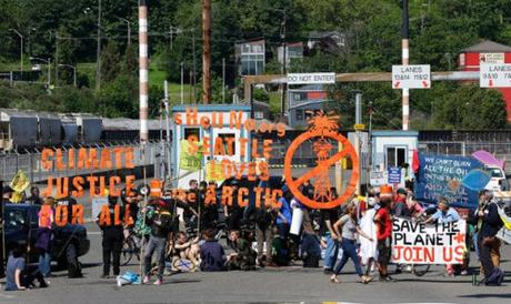 Kayaktivists flock to Anacortes for 3-day protest against fossil fuel industry shell protest