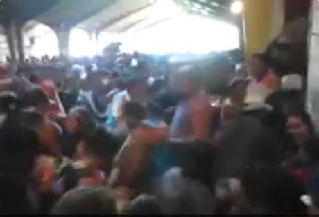 Apocalyptic Venezuela: 5,000 loot supermarket; president declares state-of-emergency 5,000 Venezuelans loot supermarket