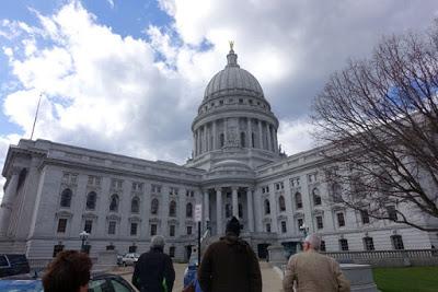 MADISON, WISCONSIN: The State Capitol and Monona Terrace