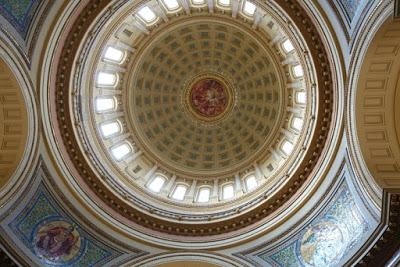 MADISON, WISCONSIN: The State Capitol and Monona Terrace