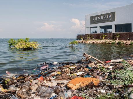 25 Simple and Easy Ways to Reduce Water Pollution Now! water-pollution-in-caracas