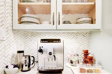 Is this kitchen TOO glamorous? A dramatic kitchen renovation Is this kitchen TOO glamorous? A dramatic kitchen renovation