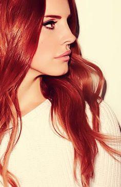 Lana Del Rey Hairstyles and Make Up