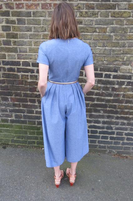 Getting my jumpsuit on again Vogue 9075 Getting my jumpsuit on again Vogue 9075