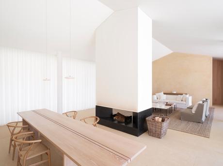 A home designed by John Pawson in the private residential estate of Les Parcs de Saint Tropez.