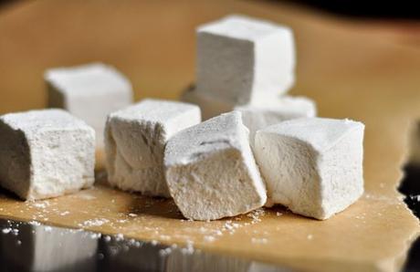 Paleo Dessert Recipes: No Bake Marshmallows paleo dessert recipes no bake marshmallows featured image
