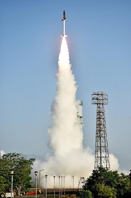 770 seconds of glory ~ Indian seven metre (23-foot) scale model space shuttle makes maiden return !