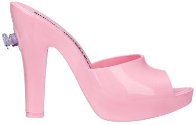 Celebrity Shoe Style: Miley Cyrus Rocks Melissa Shoes + Jeremy Scott Inflatable Mules Celebrity Shoe Style: Miley Cyrus Rocks Melissa Shoes + Jeremy Scott Inflatable Mules