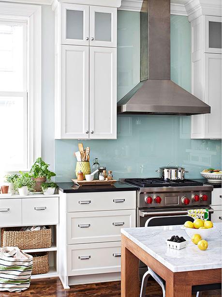Colorful kitchen backsplashes