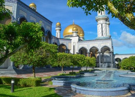 The Three Faces of Brunei Sultan Omar Mosque, Top Attractions in Brunei Tourist Areas