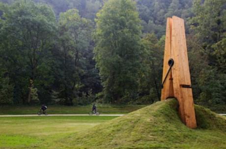 The Giant Clothespin, Chaudfontaine