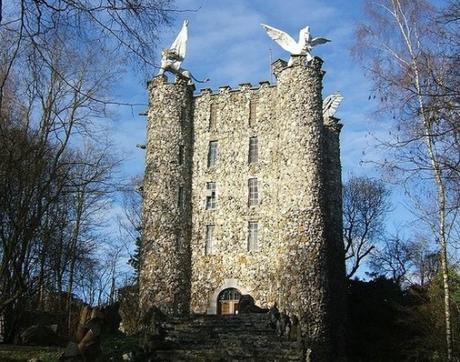 Tower of Eben-Ezer, Bassenge