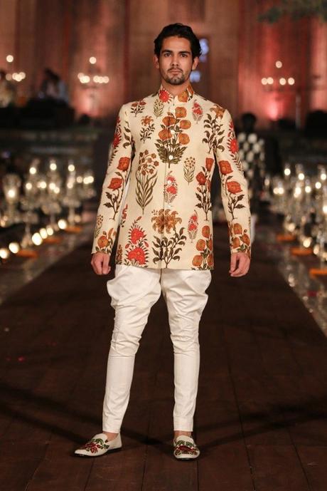 9 Types of Traditional Outfits for Indian Grooms from Fashion Weeks