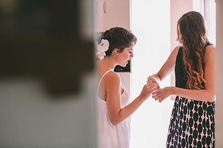 Romantic vineyard wedding bridal-preparation (2)