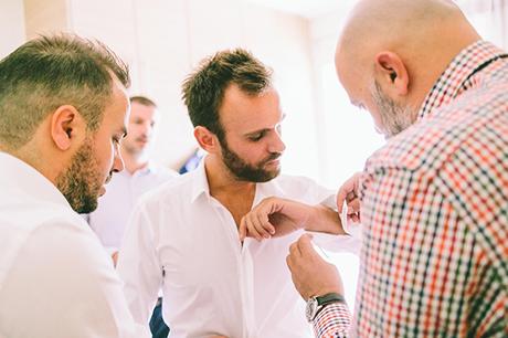 Romantic vineyard wedding groom-preparation (3)