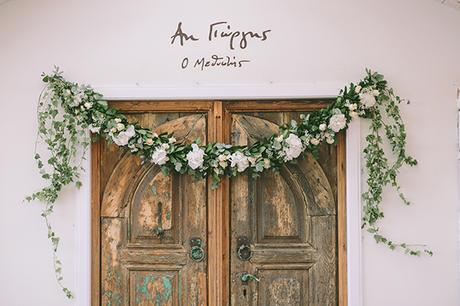 Romantic vineyard wedding white-flowers-decoration (2)
