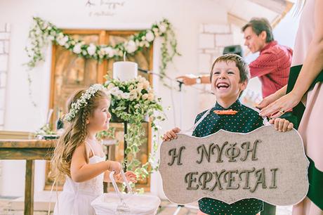 Romantic vineyard wedding flower-girl-wedding-signs