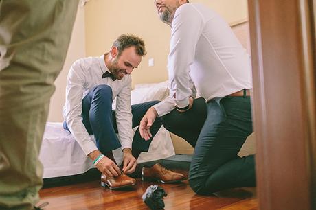 Romantic vineyard wedding groom-preparation (1)