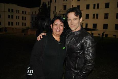 427596_10150631496498011_588118010_9021973_1122240337_n Fan Encounter Late At Night with Some Vampires