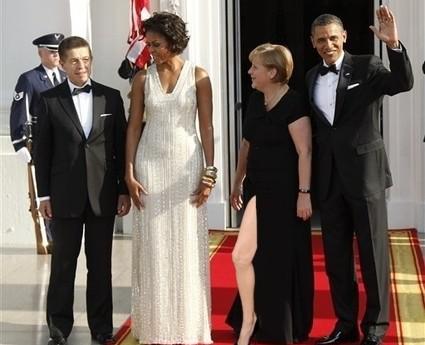 Angelina Jolie’s Oscars 2012 pose catapults right leg to internet fame