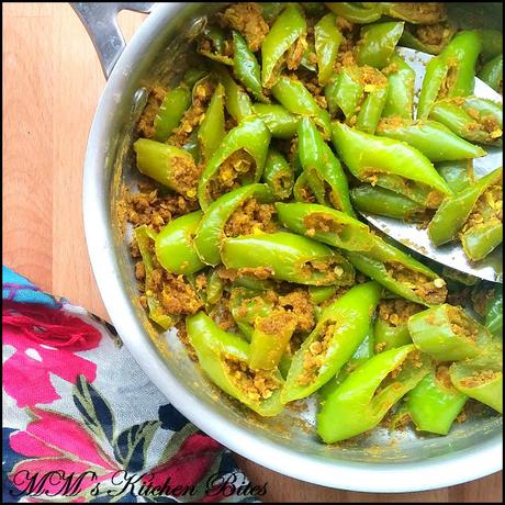 Besan Mirchi (Green chillies coated with Gram flour)...mommy's here!!