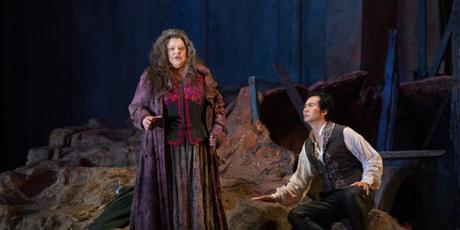 Azucena (Dolora Zajick) tells Manrico (Yoon) her sad tale of woe (Met Opera)