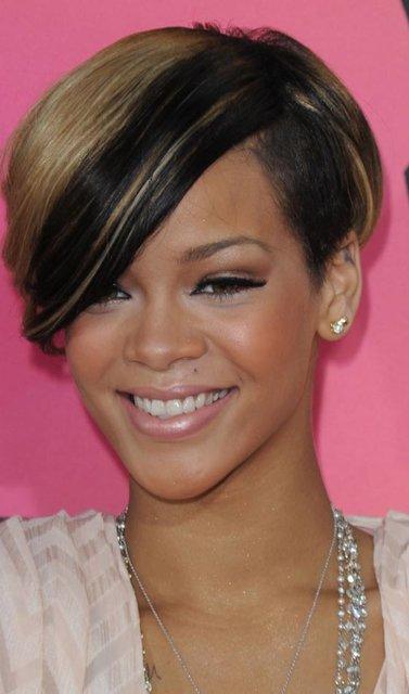 Trendy and Quirky Pictures of Rihanna’s Short Hairstyles Two-toned short bob Hairstyle Rihanna