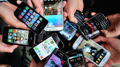 The Pros and Cons of Smartphones The Pros and Cons of Smartphones