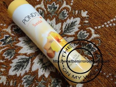 Pond's Sandal Radiance Talc With Natural Sunscreen 1.jpg