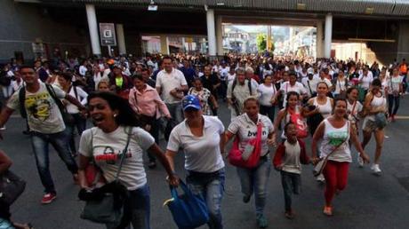Middle-class Venezuelans liquidate savings to stockpile food A mad dash to Columbia