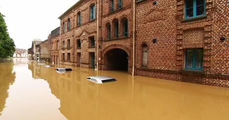 devastating floods in China kills 100s and damages lot of property !!