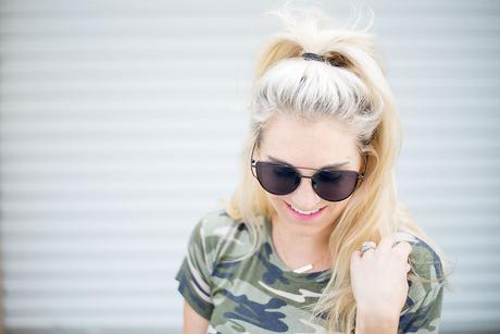 Let’s make a difference. Period. Summer style; camo tee tied in a knot, black ripped jean shorts and strappy sandals. Simple, chic, and trendy looks for women of all ages.