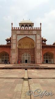 Naive Traveler - Agra Trip